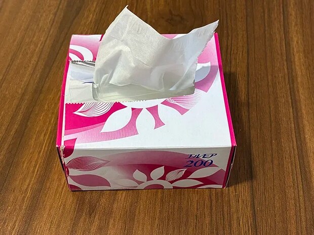 半分に組み合わせたボックスティッシュの写真（撮影：grapeライフハック編集部）