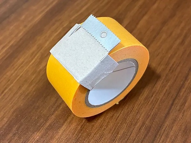 ラップの刃を取りつけたマスキングテープの写真（撮影：grapeライフハック編集部）