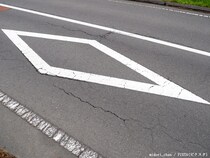 道路の『ひし形』、どういう意味がある？　弁護士の解説に「知らなかった」