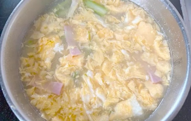 鍋に入った味噌汁の画像（撮影：エニママ）
