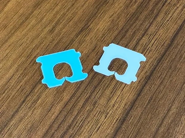 机の上に置かれたバッグクロージャ―の写真（撮影：grapeライフハック編集部）