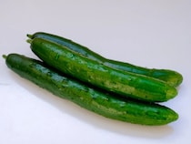 キュウリにフォークを刺すと？　お店みたいな『千切り』に「天才」「絶対やる」【下処理テク4選】