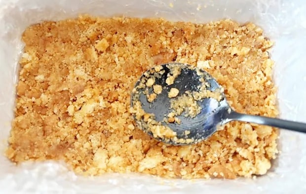 『チョコパイでチョコタルトケーキ』を作る写真（撮影：エニママ）