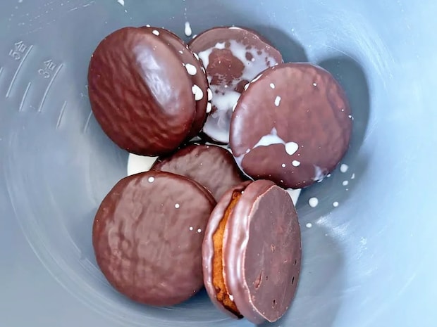 【子供が絶賛】チョコパイ、そのまま食べる前に…　2ステップで作れる、スイーツレシピに「リピート確定だ」