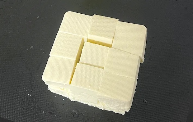 豆腐をさいの目に切った画像（撮影：エニママ）