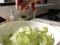 「キャベツ1玉が即消える」　シェフが教える芯まで使い切る絶品ダレに「箸が止まらん」