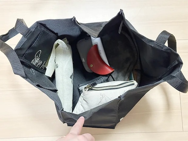 グチャグチャになったトートバッグの中の画像（撮影：grapeライフハック編集部）