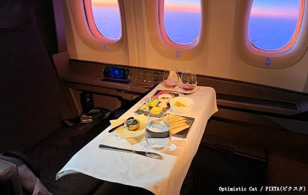 ファーストクラスの機内食の写真