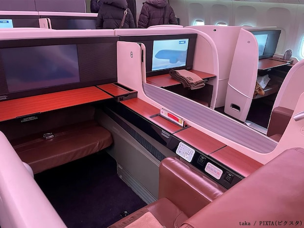 ファーストクラスの機内食ってどんなメニュー？ 　エコノミーとの違いとは