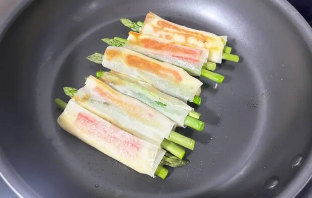 春巻きを裏返した画像（撮影：エニママ）