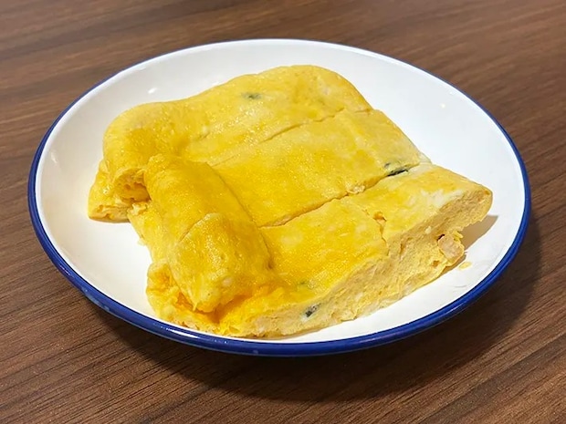皿に乗せた卵焼きの写真（撮影：grapeフード編集部）