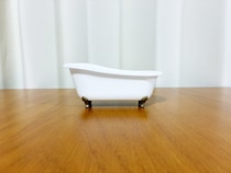 ダイソーにあった『ミニチュアバスタブ』　玄関に設置する収納ワザに「優秀すぎる」