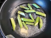 バター×塩昆布の相性抜群！　10分で完成した一品に「箸が止まらない」【春野菜レシピ】