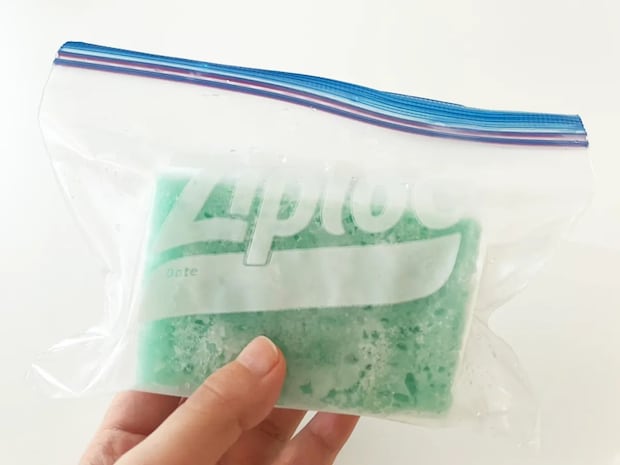 ダイソーのスポンジを『保冷剤』として使う方法　溶けるまでの時間や、便利な使い道は？