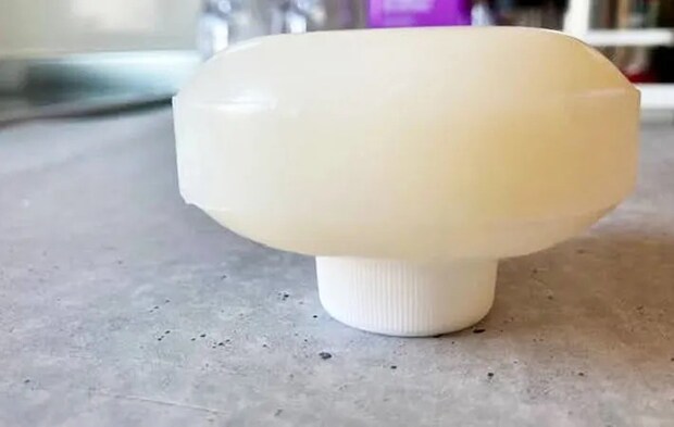 石鹸を浮かせた画像（撮影：エニママ）