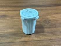 100均に並ぶ『ゴミ箱』のミニチュア　デスク周りの収納に役立つ意外な活用方法【3選】