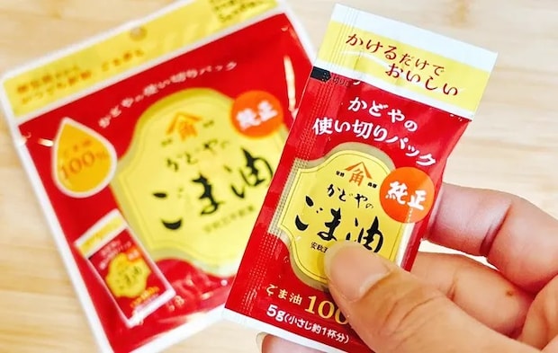 『使い切りパック 純正ごま油』の写真（撮影：キジカク）