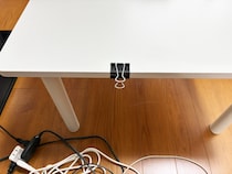 充電コードがぐちゃぐちゃな人は見て　『ダブルクリップ』を使う整理整頓術に「スッキリ片づいた」