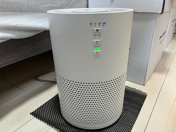 すべり止めシートを敷いた空気清浄器の写真（撮影：grapeライフハック編集部）