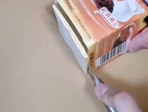 牛乳パックの『1辺』を包丁で切ると？　ライフハックに「めっちゃ賢い」「目からウロコ」