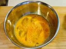 卵に『片栗粉』を混ぜて焼くと？　できあがりに「マジで違う」「明日からコレ」【調理テク4選】