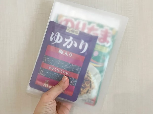 100均のフォトアルバム、写真は入れずに『キッチン収納』に使う裏技が「天才のライフハック」と評判！