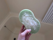 重曹で洗わないで！　化学メーカーが教える「洗うと変色するモノ」とは？