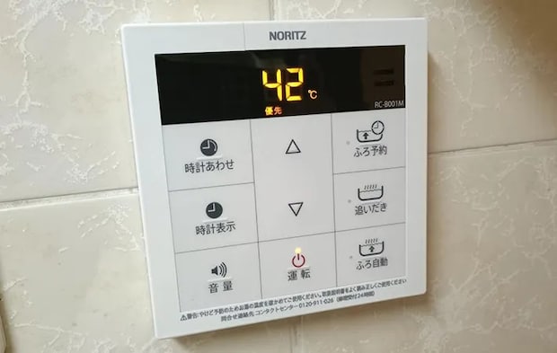 ノーリツ製の給湯器リモコンの写真（撮影：デジタル・コンテンツ・パブリッシング）