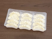 水の代わりにいれたのは？　冷凍餃子の“濃厚”アレンジに「リピート確定」【レシピ】