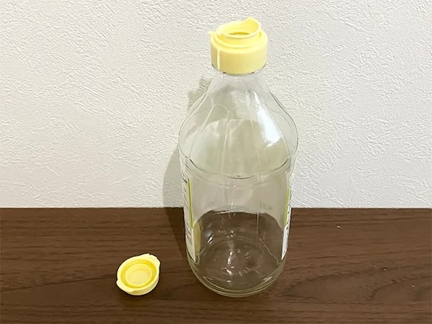 瓶の蓋が切れてしまった場面（撮影：grapeライフハック編集部）
