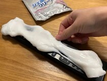 リモコンに押し当てると？　ダイソーで買った『ジェル』の使い道に「すごッ」「クセになりそう」