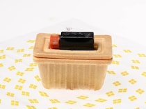 完成まで50年！　『桔梗信玄餅』の容器をよく見ると…「知らなかった」「天才」【桔梗屋に取材】