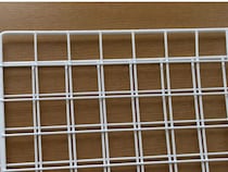 ワイヤーネットをコの字に組み立てて…　できた空間に「めっちゃ便利」「賢い」【100均活用術4選】