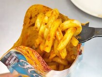 レトルトの袋にうどんを…　洗い物が出ない画期的アイディアに「その手があったか」「神すぎる」