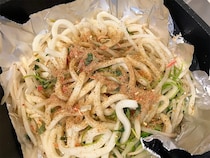 焼うどんの味つけは醤油ではなく？　“粉”を入れたら「2日連続で作っちゃった！」