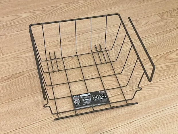 吊り下げラックの商品写真（撮影：grapeライフハック編集部）
