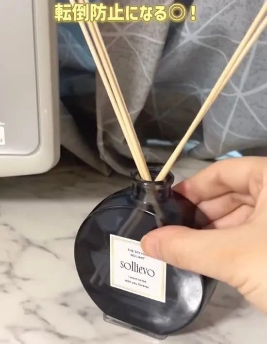 耐震マットを貼ったアロマディフューザー