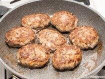 「パン粉の代わりに使ってみて」　たね作りの裏技をハンバーグのプロに聞いた
