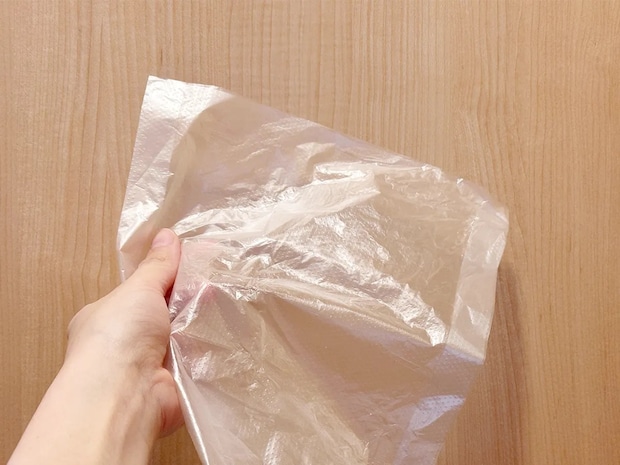 道具不要！　手が乾燥している状態でポリ袋を開く裏ワザ　「5秒でできた」
