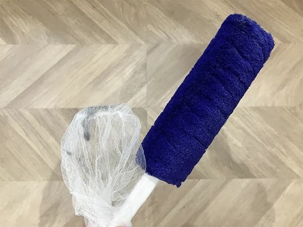 掃除した後、水切りネットをモップから外した場面（撮影：grapeライフハック編集部）