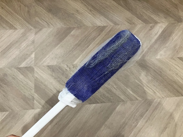 水切りネットを被せたモップで掃除した後の場面（撮影：grapeライフハック編集部）