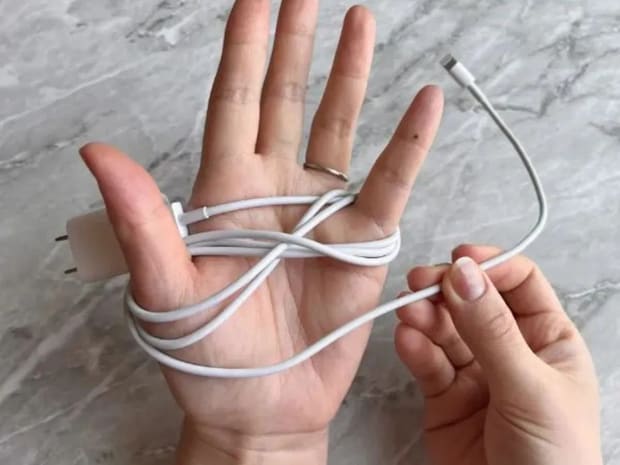 充電ケーブルをキツく縛らないで！　巻き方の正解に「知らなかった」「真似します」