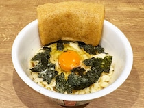 粉末スープは半分だけ！　どん兵衛の思わぬ食べ方に「悪魔的」「食べる手が止まらない」