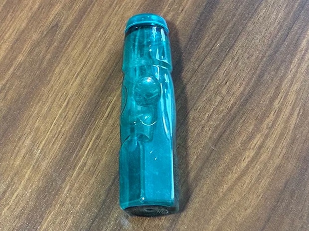 机に置かれたラムネの容器の写真（撮影：grapeライフハック編集部）