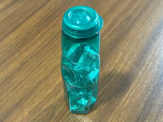 ガムを入れたラムネの容器の写真（撮影：grapeライフハック編集部）