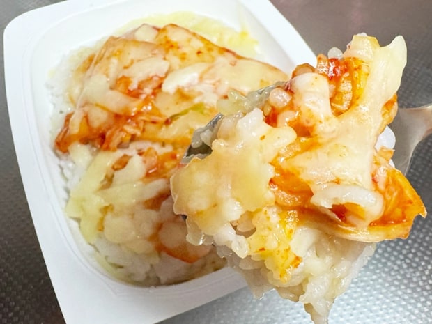 パックご飯だけで満足! 調理時間5分で完成する簡単レシピに「これはリピ確定」