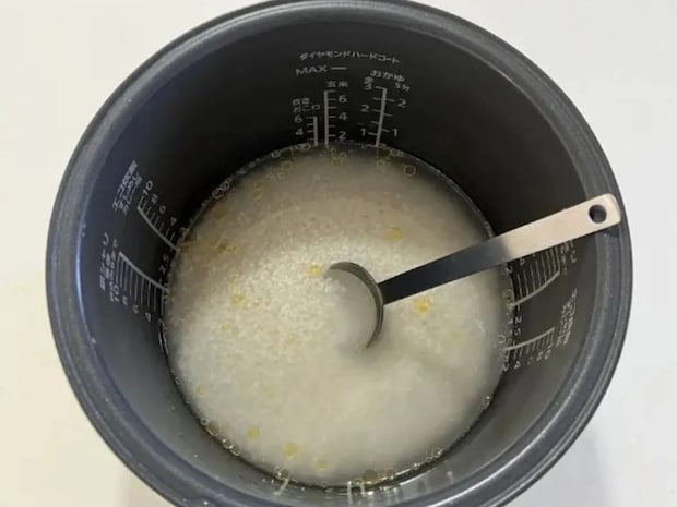 炊飯前にごま油を『小さじ1杯』入れて! 炊き上がりの違いに「目からウロコ」「お手軽すぎ」