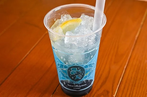 レモネード（ブルーシロップ＆バタフライピー）の写真（撮影：grapeフード編集部）