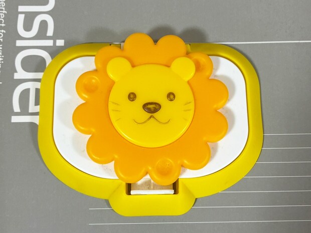 『ウェットシートの蓋』をノートに貼ると…　試して便利だった活用法に「座布団3枚！」