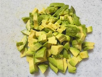 アボカドがあったらこれ作って！　10分でできる絶品ソースに「食べる手が止まらない」